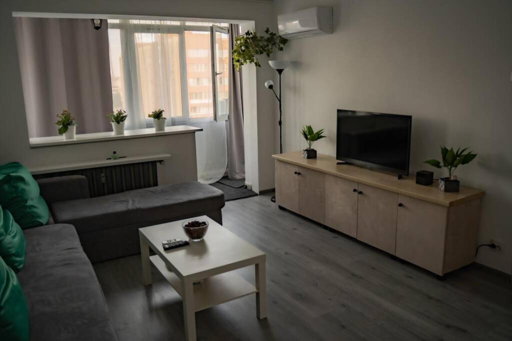 Modern 1 Bedroom Apartment In Bucharest Center! Bagian luar foto
