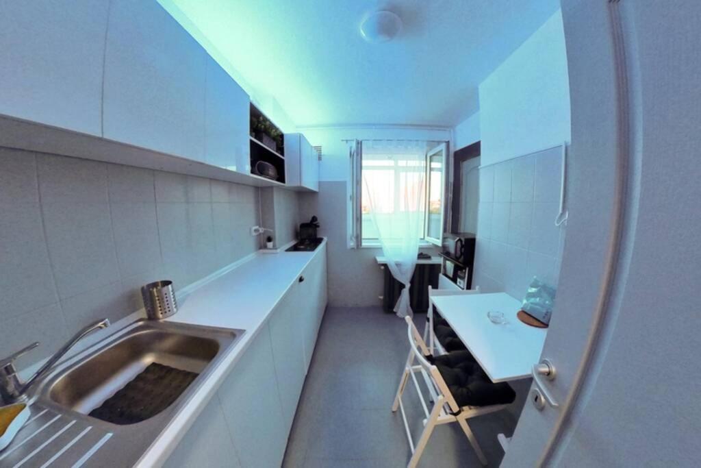 Modern 1 Bedroom Apartment In Bucharest Center! Bagian luar foto